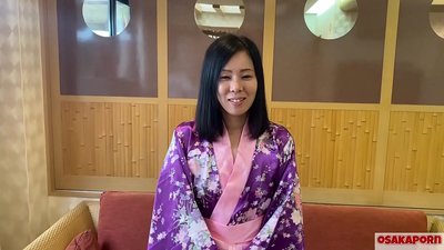 Mke wa Japan mwenye umri wa miaka 41 anamdanganya mumewe na wavulana wanafanya ngono ili kupata pesa. Bitch wa Asia anapenda ngono ya pussy nyeusi, tattoos na blowjobs. punyeto amesimama mbwa IFOM OSAKAPORN